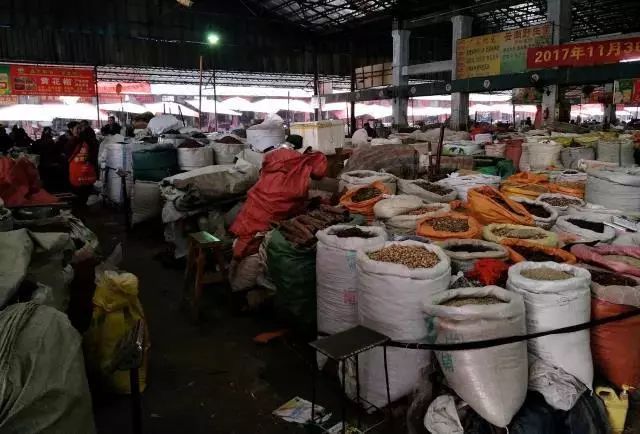 向昨天告别！金牛这两个市场正关闭拆除，农副产品记忆将谢幕